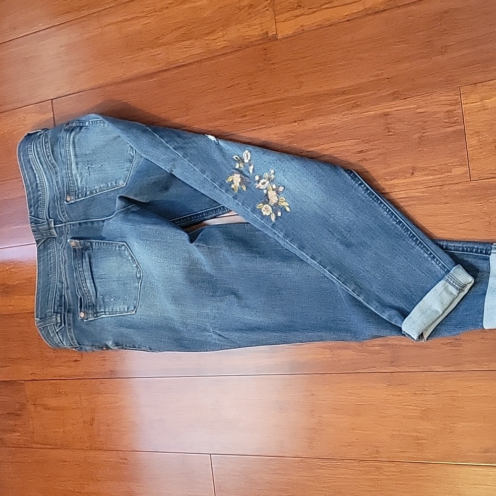 Democracy Dark Blue Embroidered Cropped Jeans Super CUTE!!!👖 - Picture 4 of 4